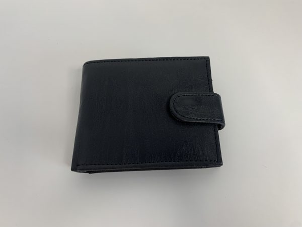 Czarny skórzany portfel zapinany